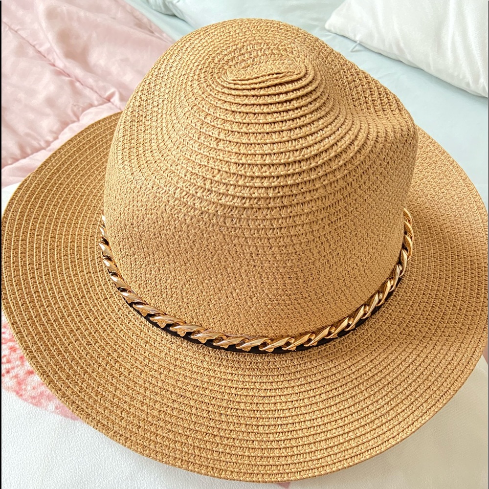 Adorable hat perfect 👌🏽 One size